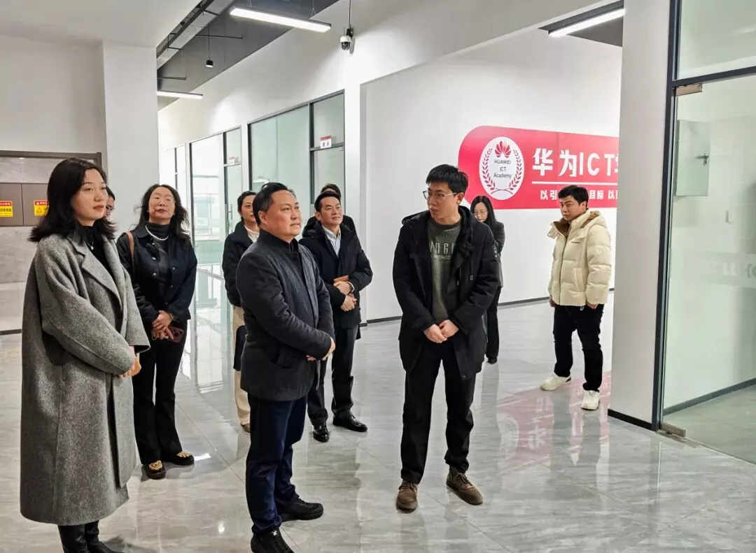 省科技厅副厅长陈金桥一行莅临南昌科技职业大学考察调研